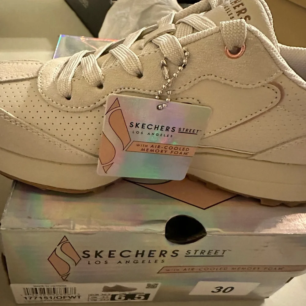 New in box Skechers Street LA Gusto Path Winder shoes with memory foam size 6.5 - Picture 3 of 9